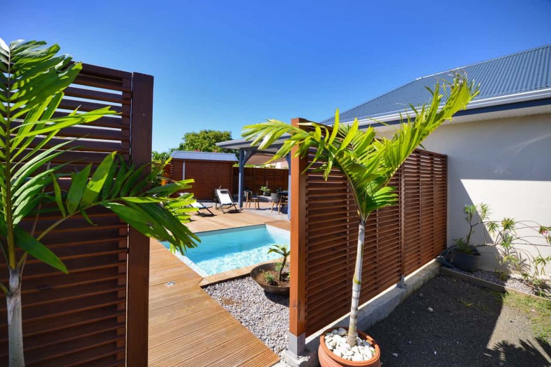 Accès à la villa depuis le parking Sainte Luce