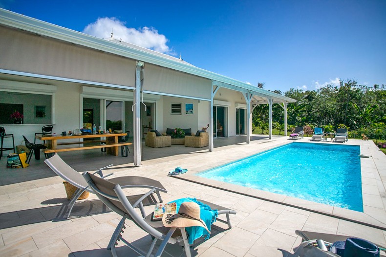 Location villa Martinique Bleu Caraibe piscine-PMR