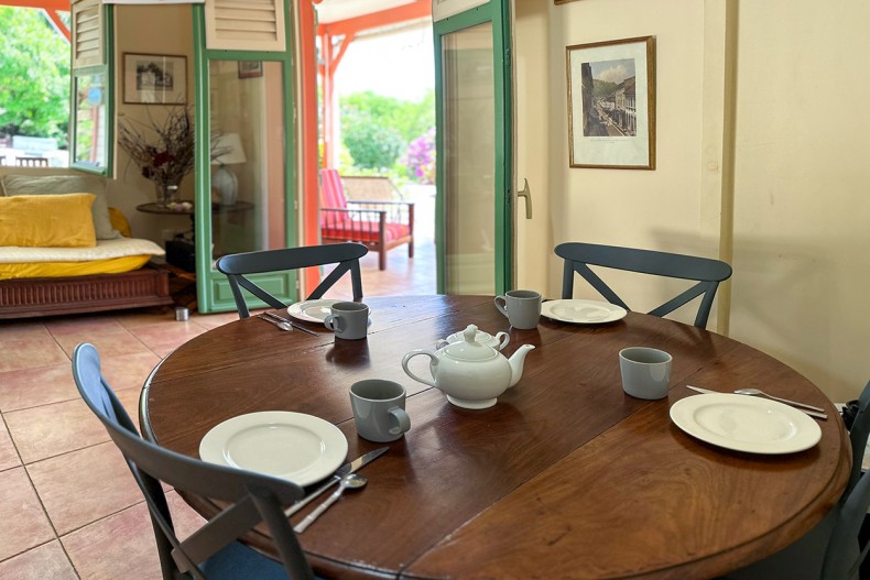 Location Maison Martinique la Sérénité table Int