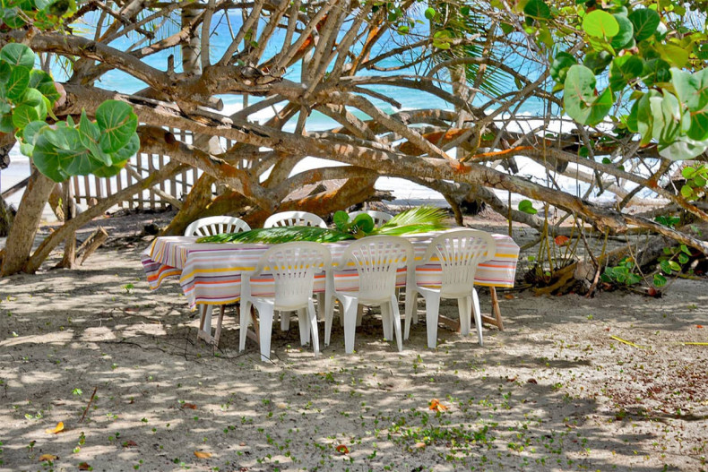 A table sur la plage