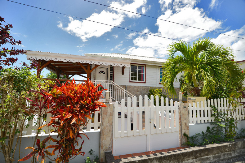 Locatio nlapin blanc T3 petite anse