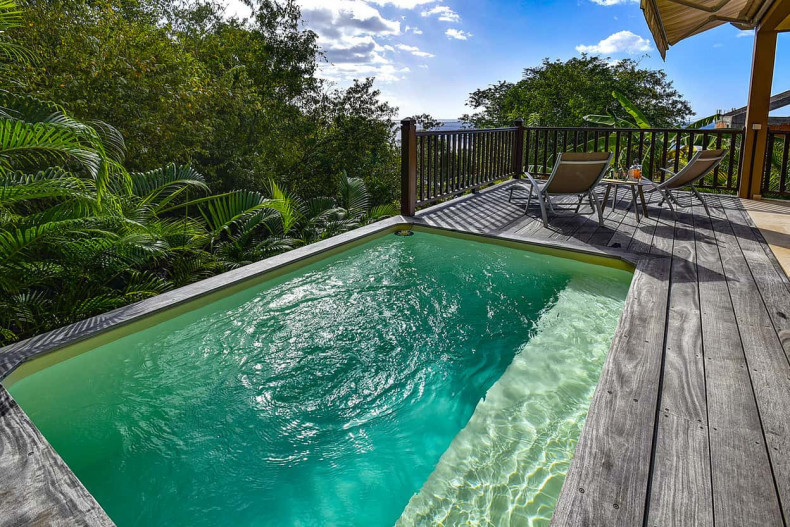 La piscine à babord anse arlet martinique