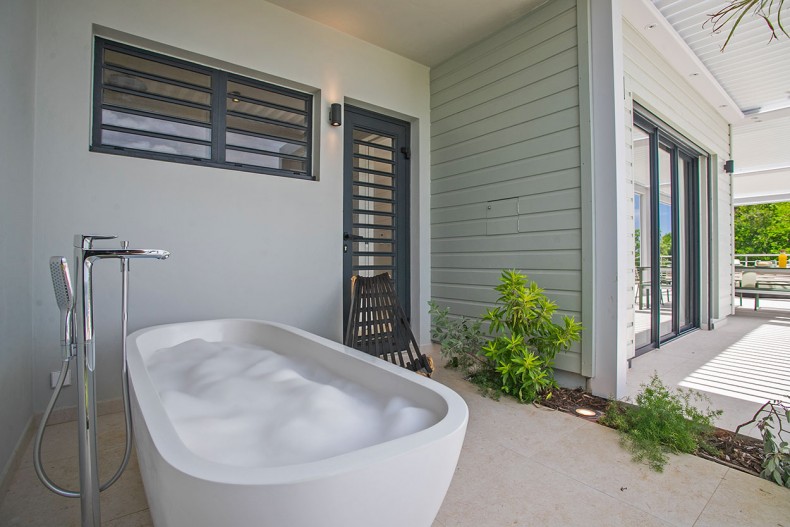 villa de Luxe martinique 5 ETOILES Anses d Arlet baignoire