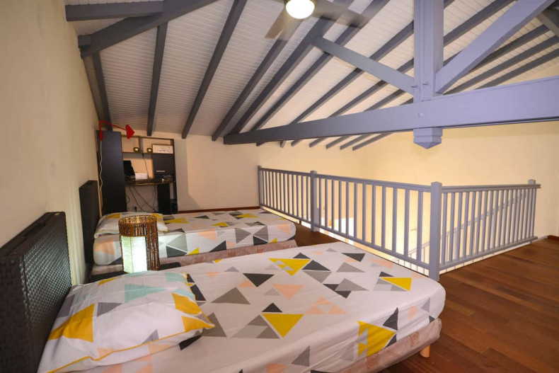 Chambre mezzanine chez l'habitant le diamant