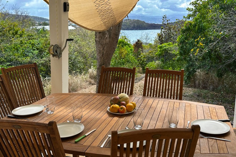 Location Maison des Bois Tartane table