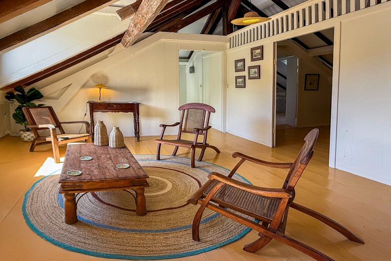 Maison du Géreur salon horloge