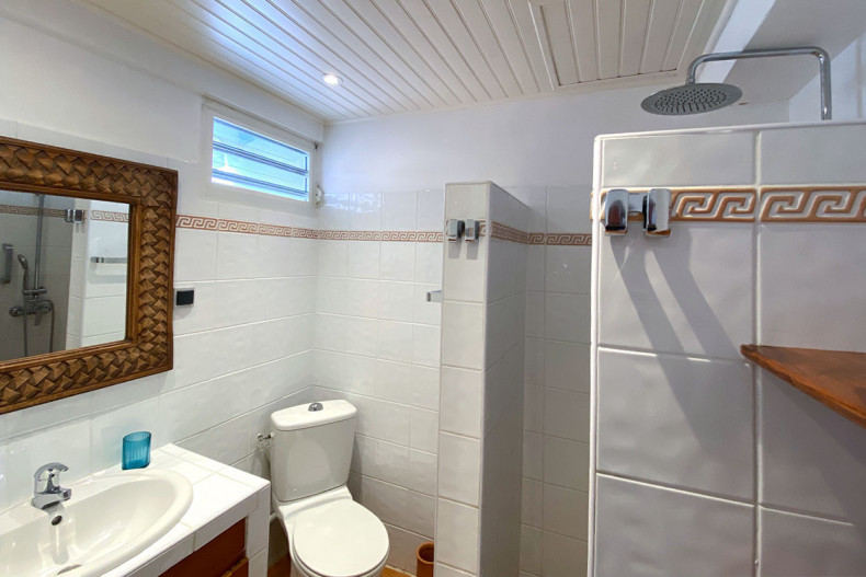 La salle d'eau de la troisième chambre de la villa