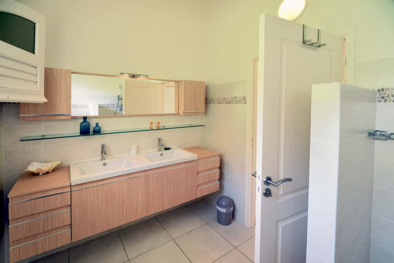 Salle d'eau attenante chambre 1