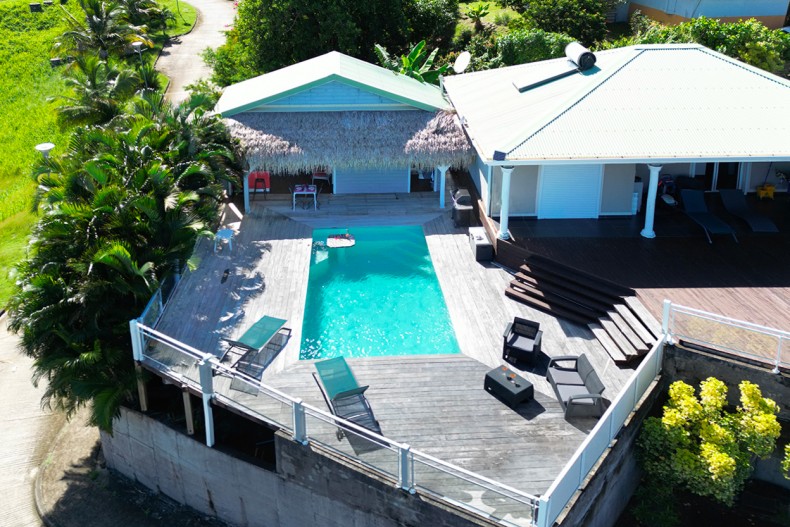 Petit Bungalow le François piscine