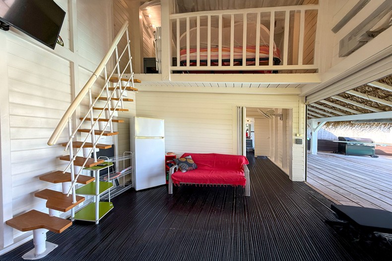 Petit Bungalow le François salon TV