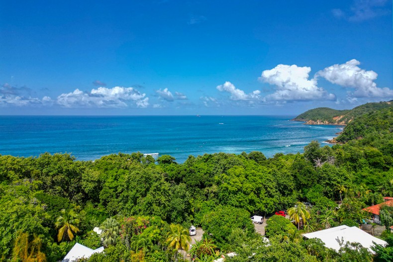 La vue sur la plage des surfeurs à 200 m