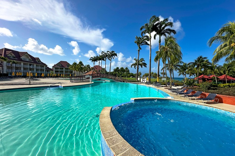 Pierre et vacance sainte luce spa piscine