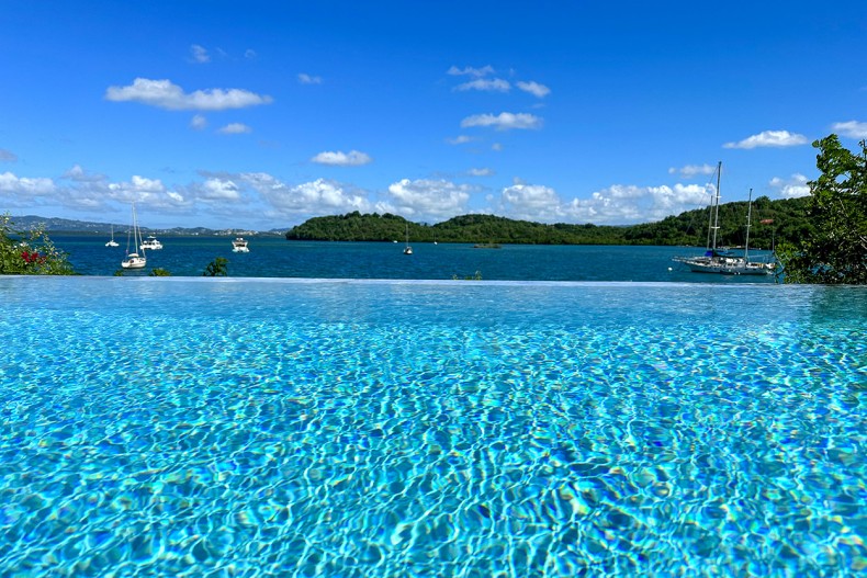 Piscine débordement Villa Ponton pointe du bout Martinique
