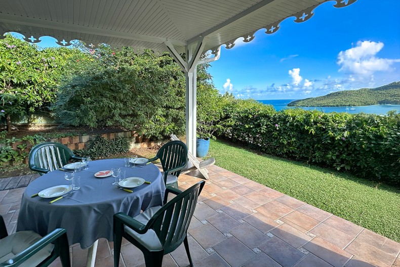 Porte de la Caravelle Tartane table