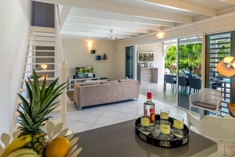 Salon intérieur Cuisine ouverte sur le salon Villa Les Palmiers Campagne