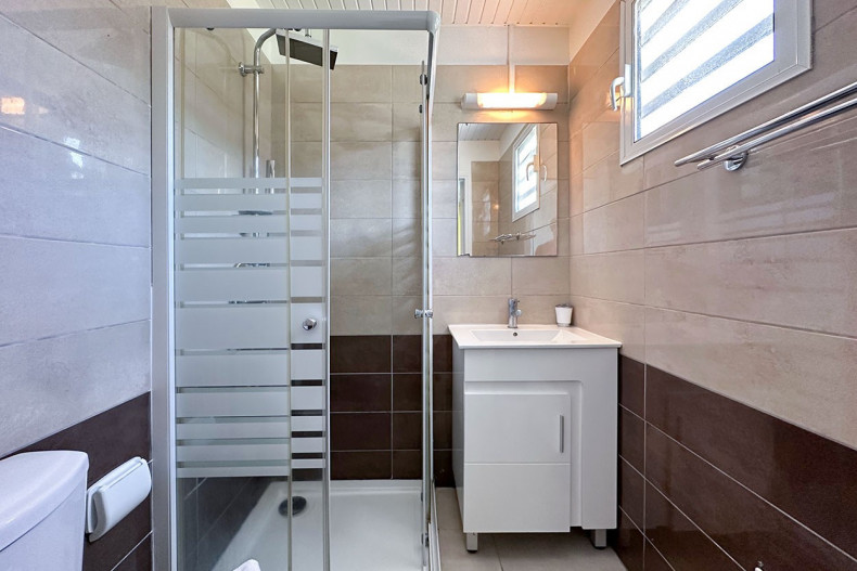 Salle d'eau chambre 1