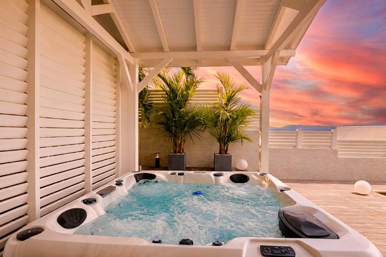 location belle villa de l anse  a l ane piscine et spa