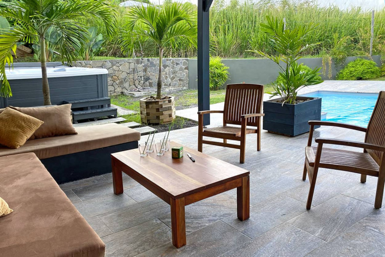 Location Villa Cap Est Pelican Bleu salon ext