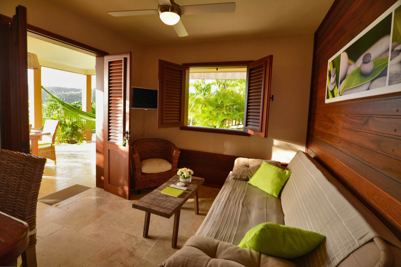 Salon intérieur vue mer Tribord