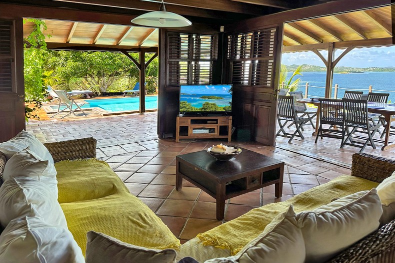 Salon coin TV si besoin