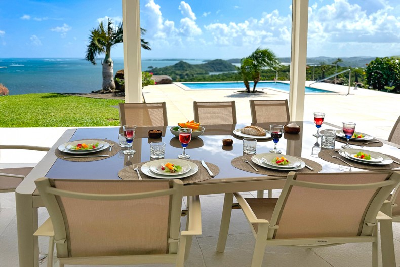 Domino Villa de luxe martinique table