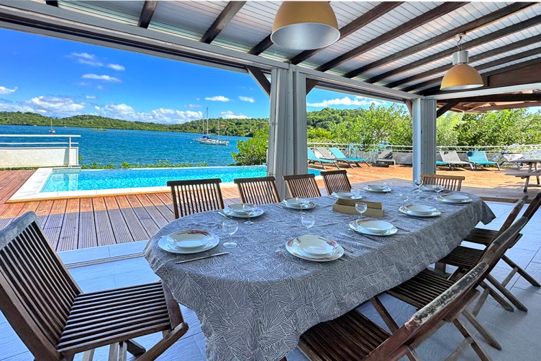 Table Villa Ponton pointe du bout Martinique