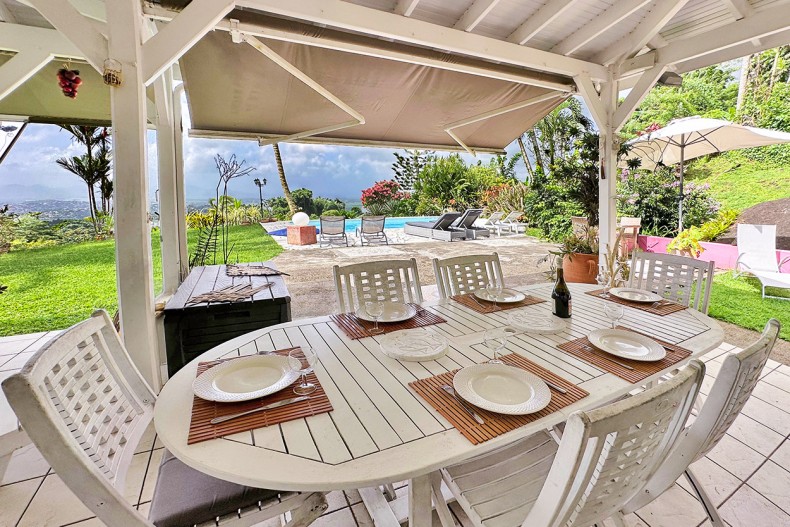 Table salon de jardin le lamentin martinique