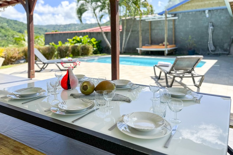 Table villa vallée verte Rivière Salée Martinique