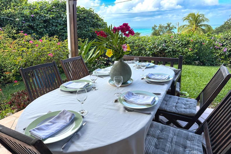 maison porte du surf martinique table