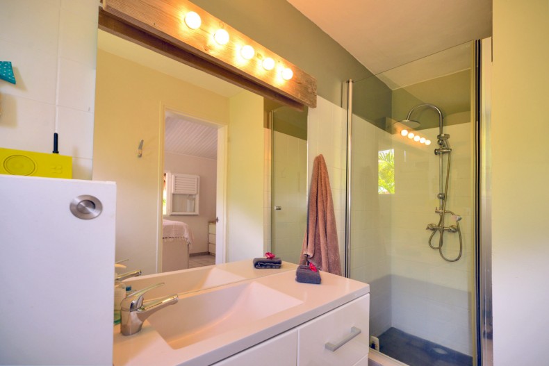 LOCATION MAISON TARTANE  sall d'eau