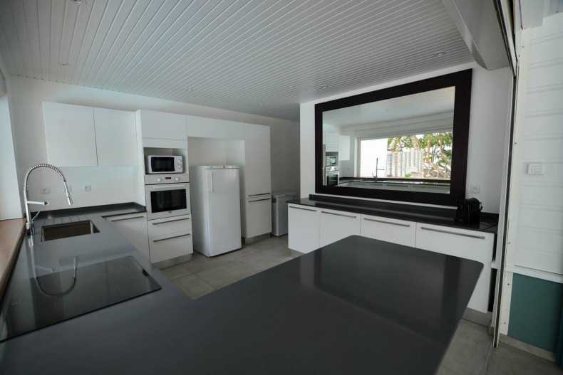 lA CUISINE SUPER EQUIPEE