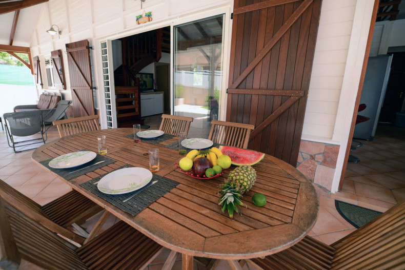 VILLA SOHA table a manger