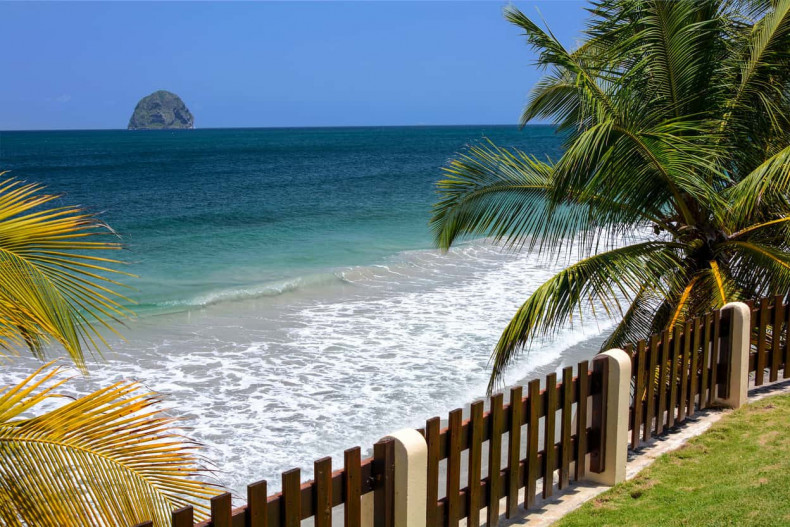 vILLA SUR LA PLAGE DU DIAMANT MARTINIQUE