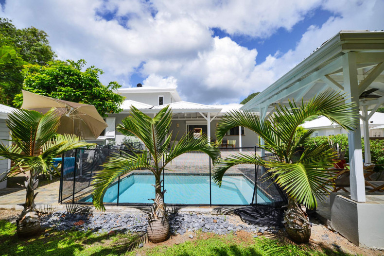 Location villa de prestige martinque avec piscine 3 chambre les pieds dans l'eau