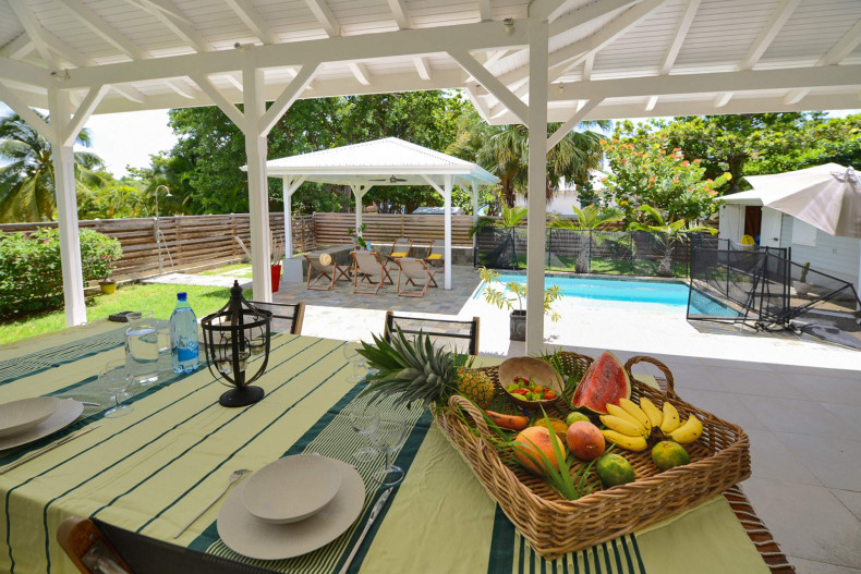 Location villa de standing sur la plage et le rocher du daimant