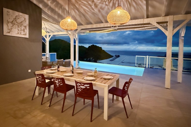 villa Martinique Diamant la nuit