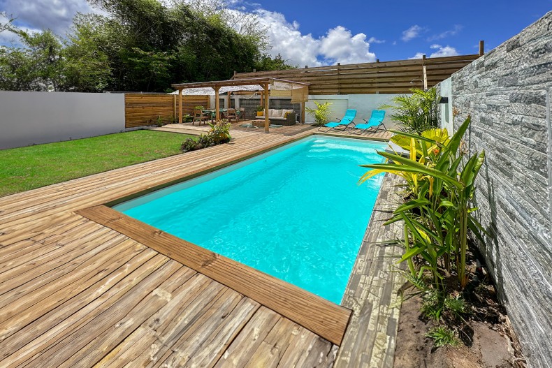 Piscine Cascade de Sainte Anne 3 chambres piscine location maison Martinique