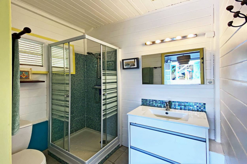 loc_0La salle de bains de la chambre.17