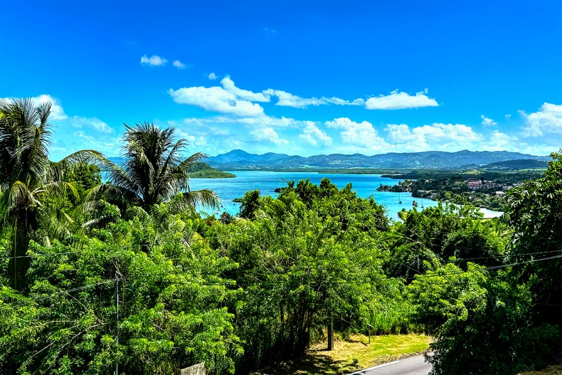 Vue sur la baie des Trois Ilets
