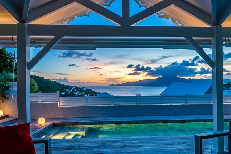 location belle villa de l anse  a l ane piscine et spa