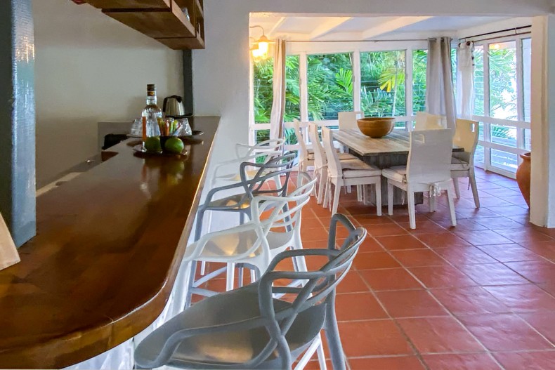 Le bar de la cuisine ouverte La Douceur