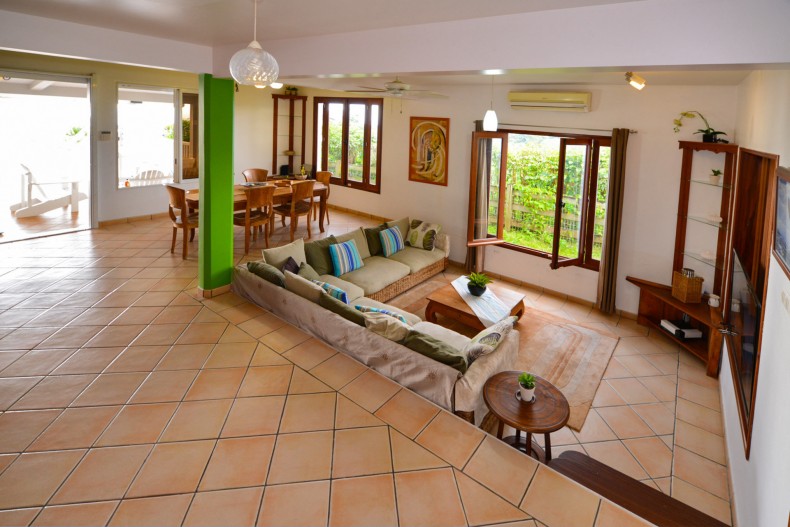 Salon coin TV et salle à manger Bel Case