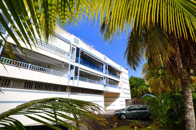 Au deuxième étage d'une résidence à 50 m de la plage