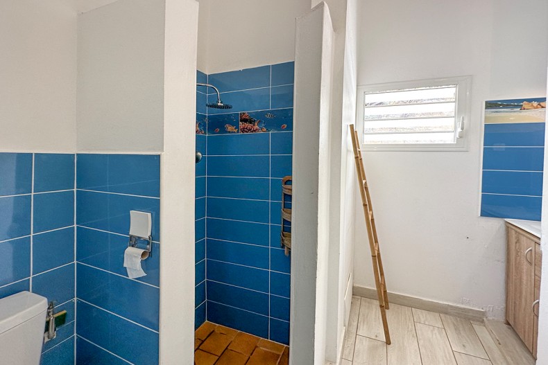 La salle d'eau de la secnde chambre cap est