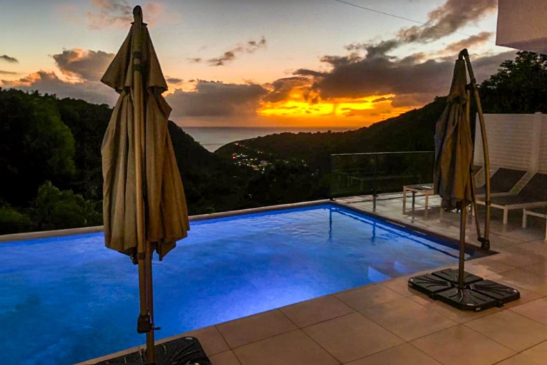 Coucher de soleil à la villa MODERNE