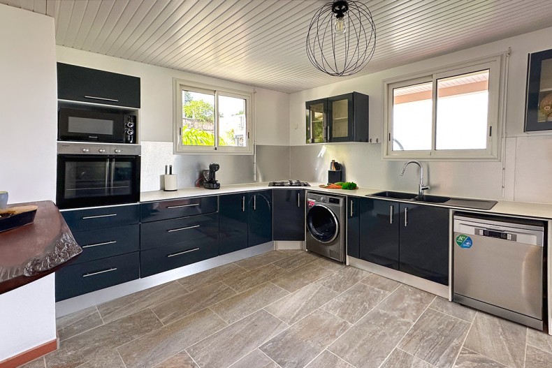 Location avec Spa trois ilets Martinique cuisine