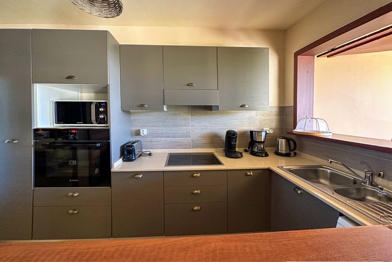 Cuisine moderne et équipée Tribord