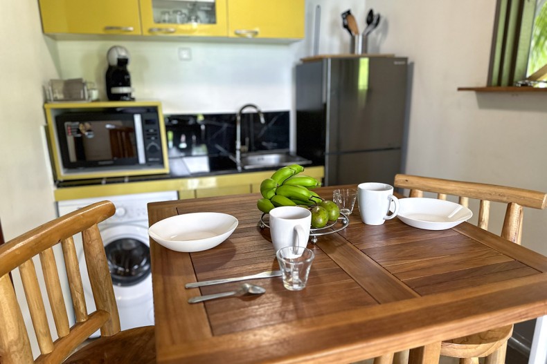 Bungalow ti Papa Diamant table cuisine