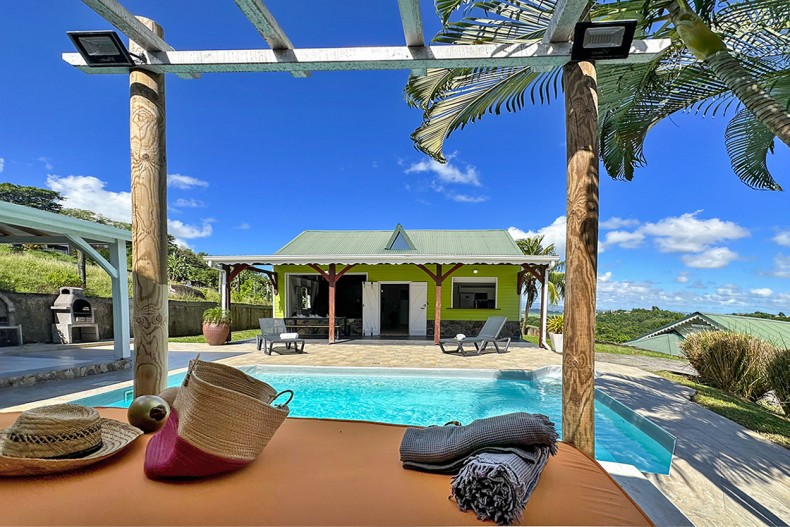 Table villa vallée verte Rivière Salée Martinique