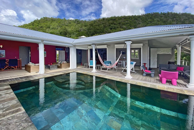 Piscine au coeur de la villa